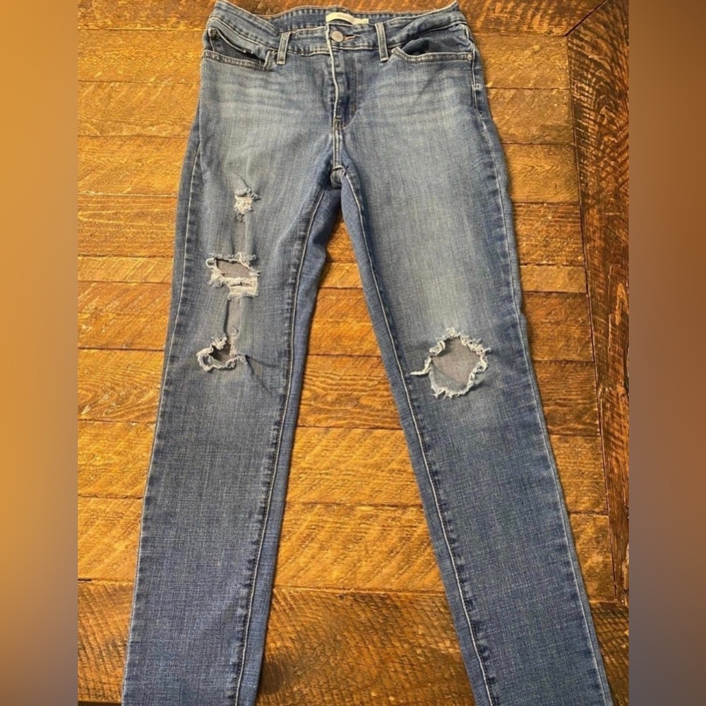 Women’s Levi’s Jeans (Size 29)